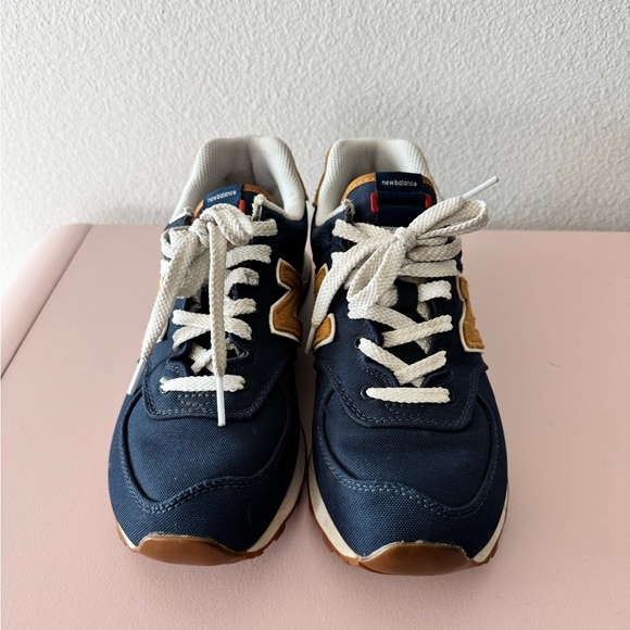 New Balance Women's 574 sneakers in the 'Natural Indigo/Workwear' - Picture 2 of 5